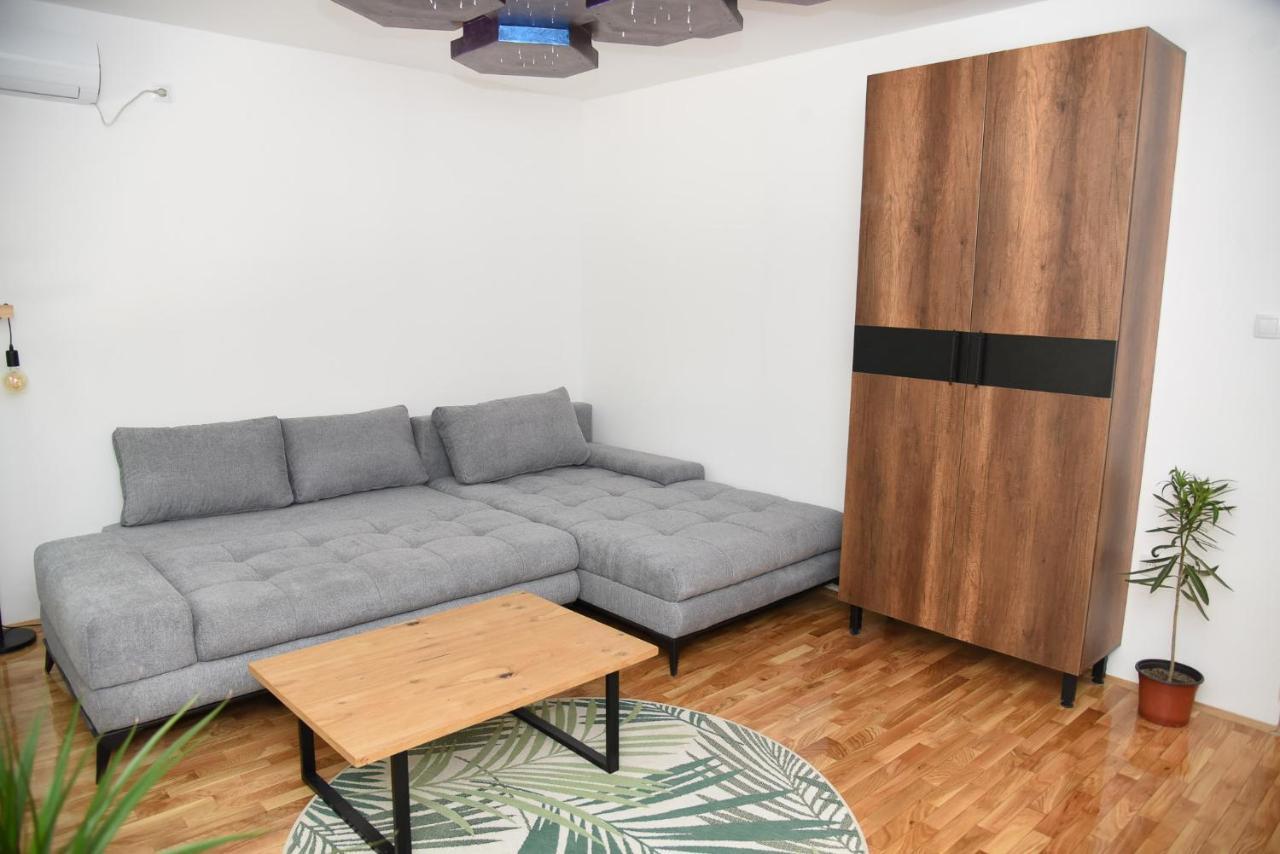 Garden Apartment - Oaza U Centru Grada Novi Sad Exteriér fotografie