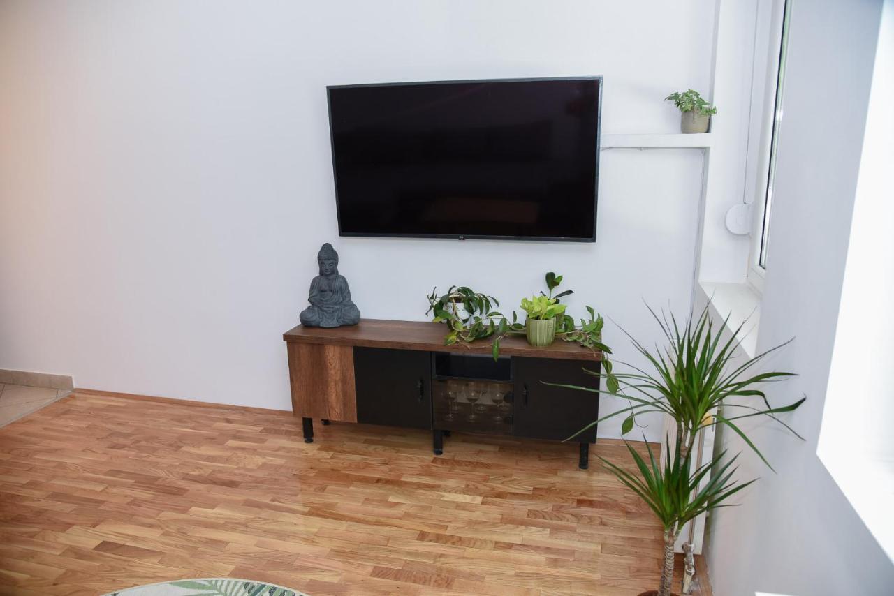 Garden Apartment - Oaza U Centru Grada Novi Sad Exteriér fotografie