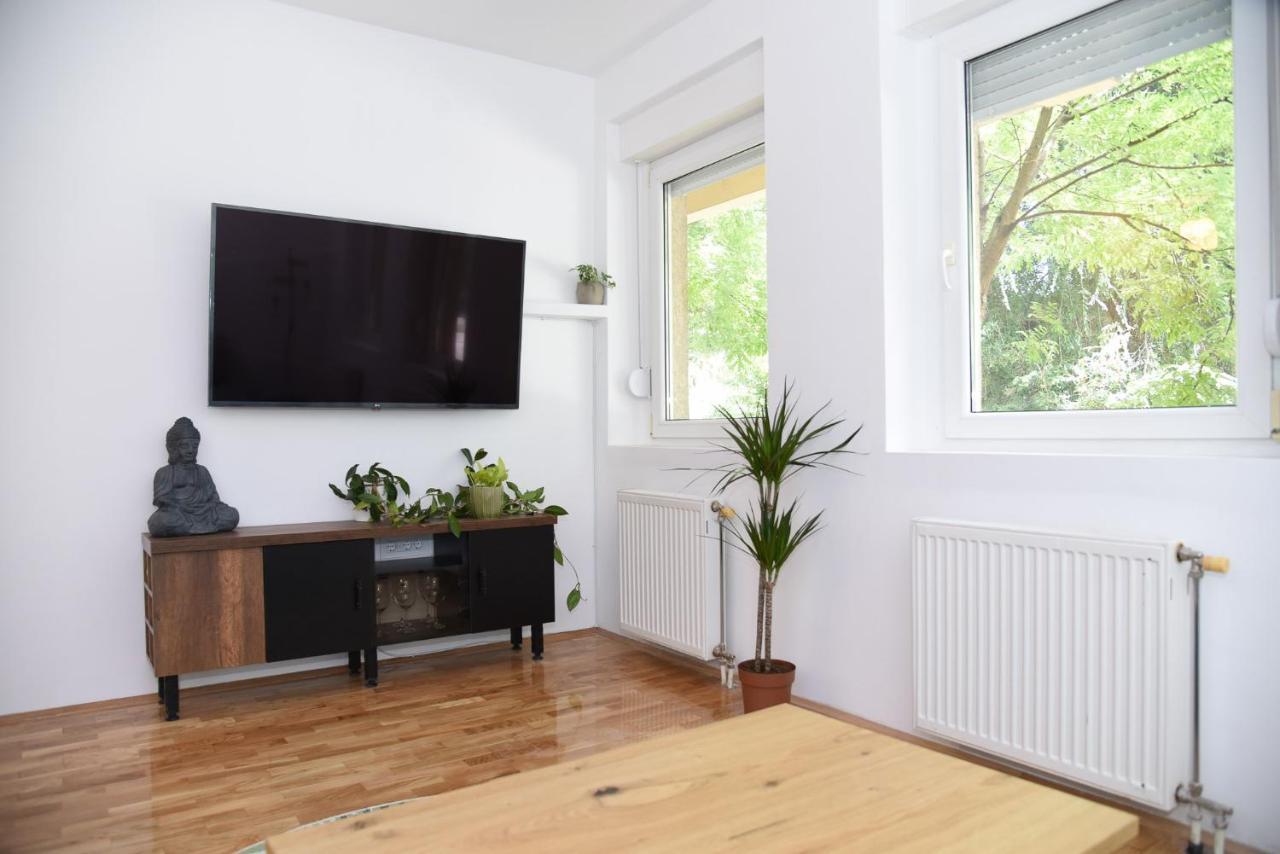 Garden Apartment - Oaza U Centru Grada Novi Sad Exteriér fotografie