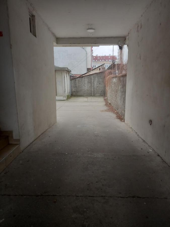 Garden Apartment - Oaza U Centru Grada Novi Sad Exteriér fotografie